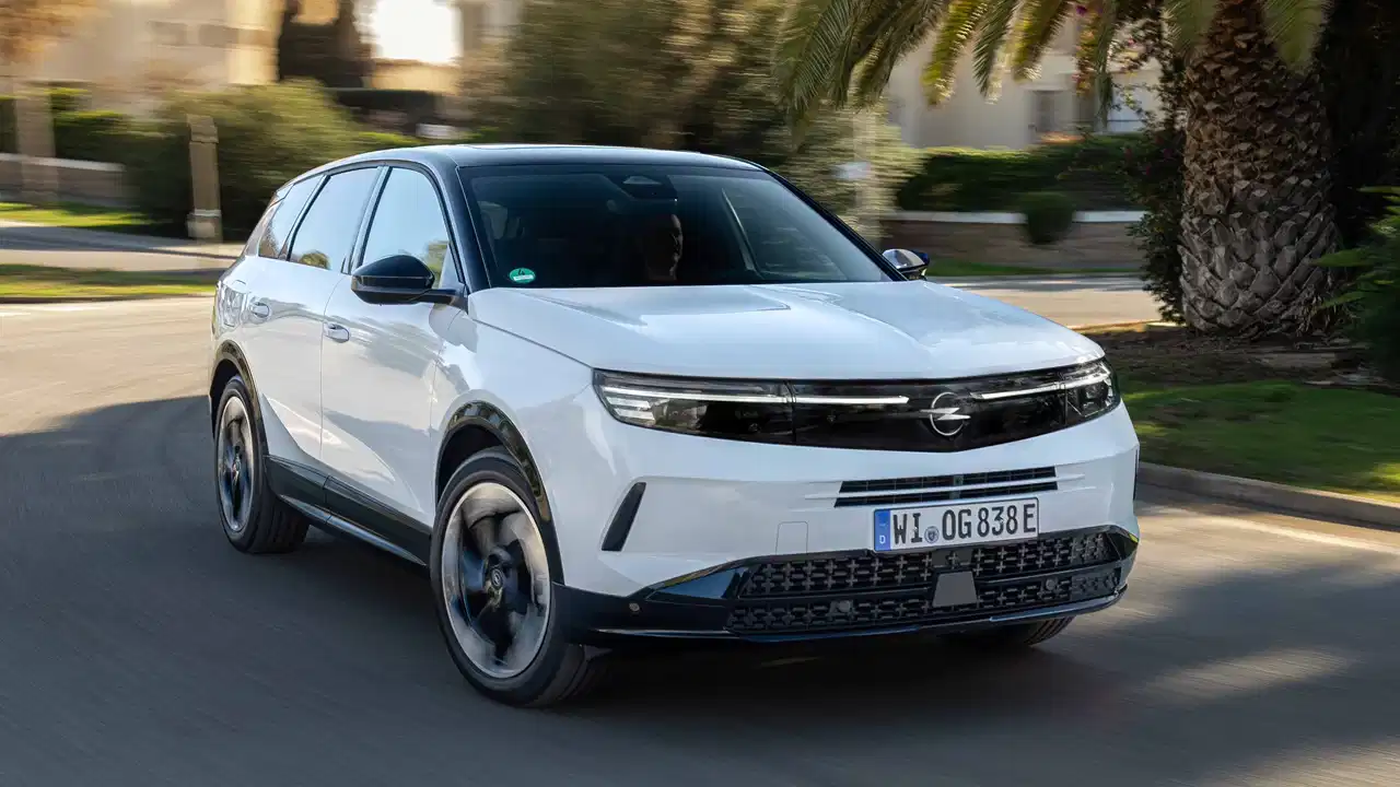 Opel modellerinde panoramik cam tavan seçeneği genişliyor